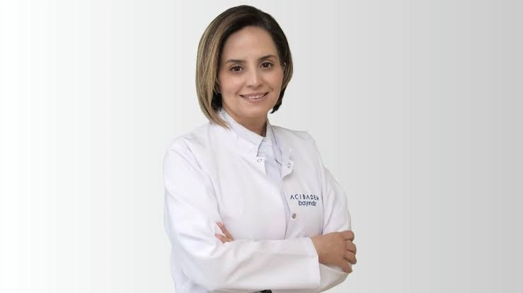 Prof. Dr. Ebru Menekşe Kimdir? Meme ve Endokrin Cerrahisi Alanındaki Kariyeri